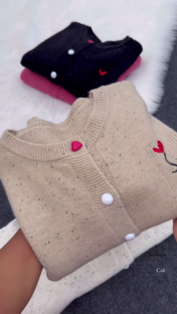 Speckled Heart Button Cardigan – Cute, Cozy, and Effortlessly Stylish ❤️🧶 - Photo 4