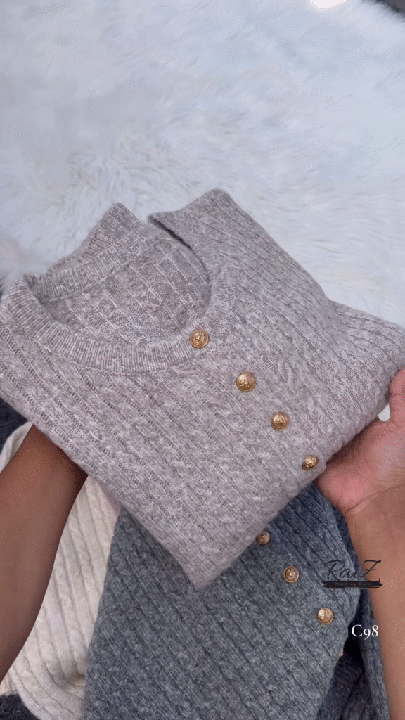 Gold-Button Cable Cardigan – Luxe, Cozy, and Timelessly Chic ✨🧶 - Photo 2