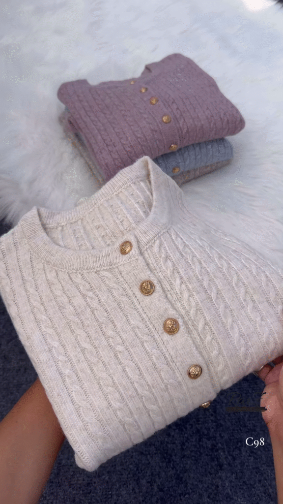 Gold-Button Cable Cardigan – Luxe, Cozy, and Timelessly Chic ✨🧶 - Photo 3
