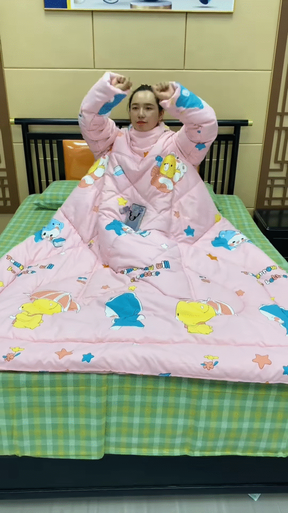 Cozy Wearable Blanket Quilt – Snuggle, Lounge, and Nap in Cloud‑Soft Comfort 💤🧸 - Photo 1