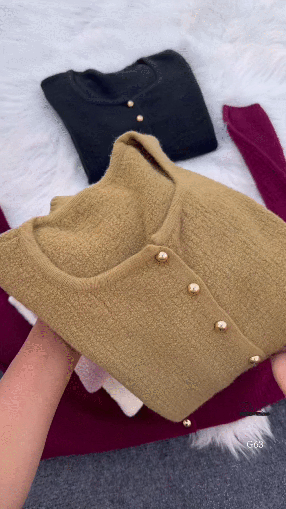 Plush Button Knit Cardigan – Soft, Minimal, and Effortlessly Luxe ✨🧶 - Photo 5