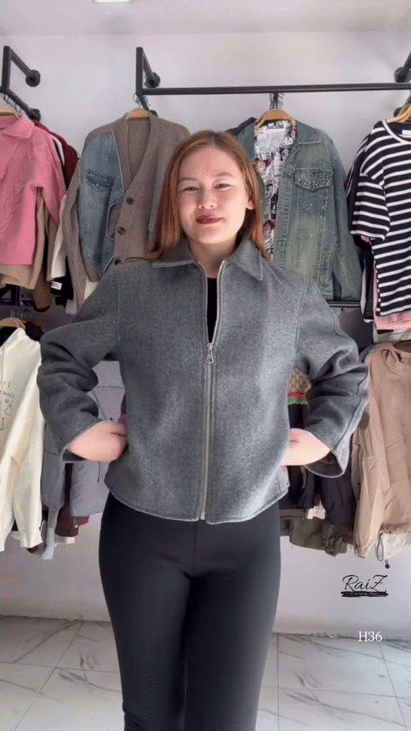 Minimalist Zip-Up Jacket – Cozy, Clean, and Effortlessly Chic ✨🧥 - Photo 1