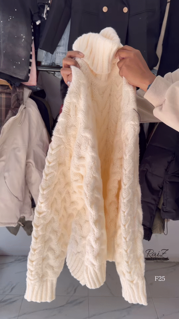 Chunky Cable Turtleneck Sweater – Ultra‑Cozy, Statement Knit for Winter Days ❄️� - Photo 3