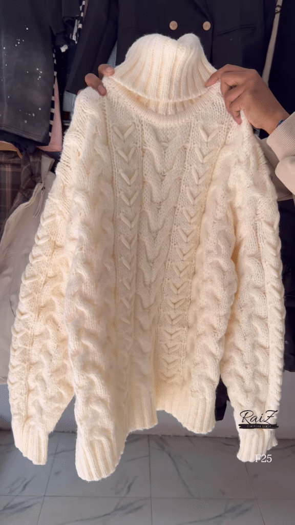 Chunky Cable Turtleneck Sweater – Ultra‑Cozy, Statement Knit for Winter Days ❄️� - Photo 4