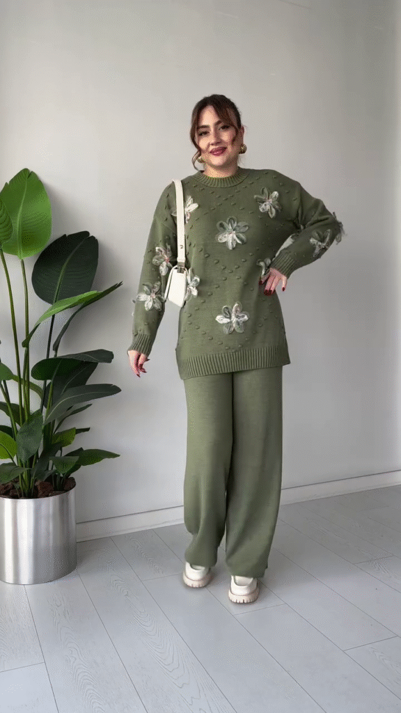 3D Floral Appliqué Knit Co-ord Set 🌸 Available in Green & White - Photo 3