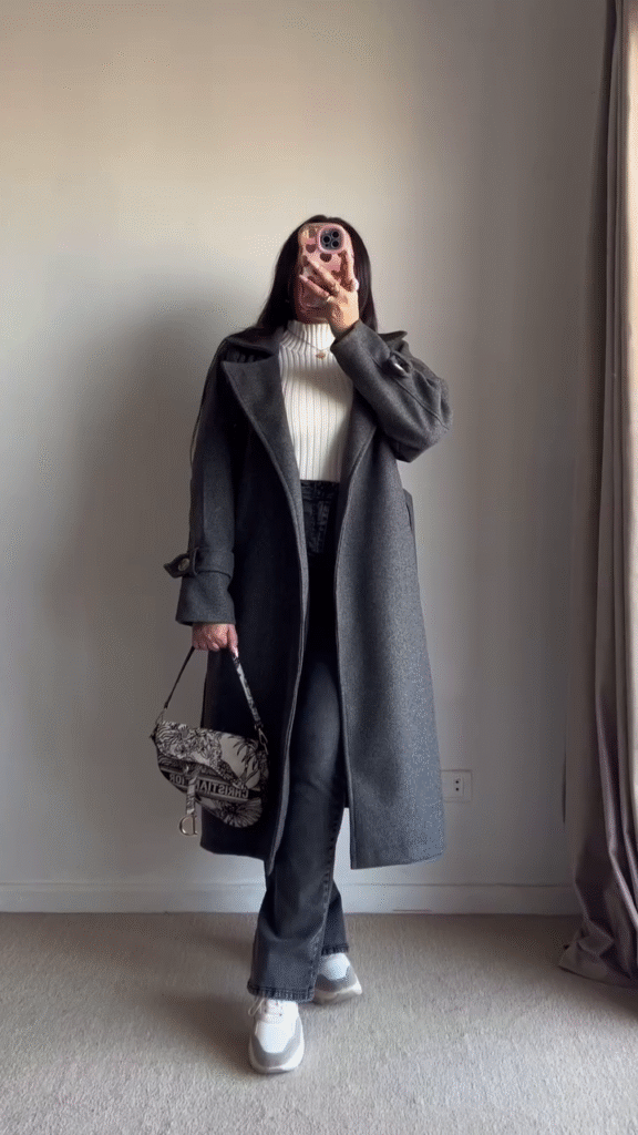 Long Black Coat Look 🖤 with Light Blue Jeans & White Sneakers – Street-Ready Layering - Photo 3