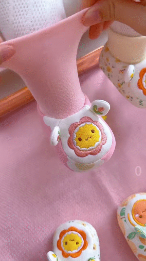 Flower-Faced Plush Toys 🌸🧸 With Embroidered Details & Dress-Up Appeal – Multi-Color Variants - Photo 4