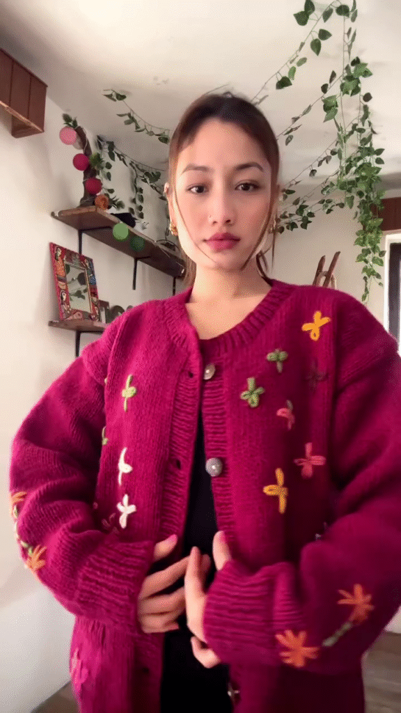Floral Embroidered Knit Cardigan 🌿🧥 – Dark Green Layer Styled with Black Pants & Brown Boots - Photo 3