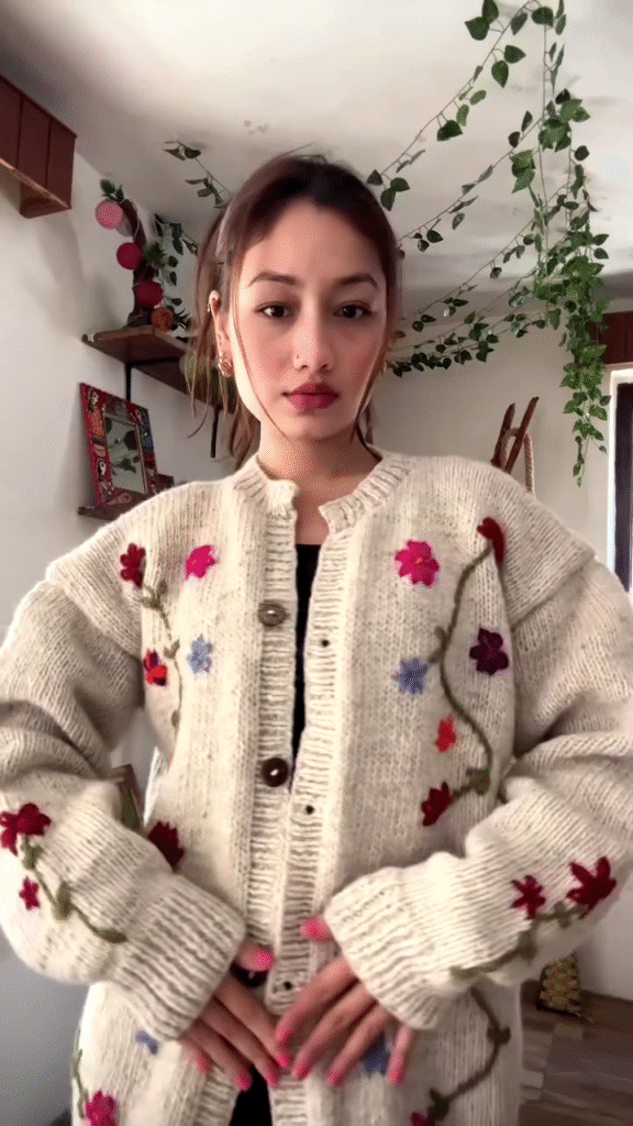 Floral Embroidered Knit Cardigan 🌿🧥 – Dark Green Layer Styled with Black Pants & Brown Boots - Photo 5