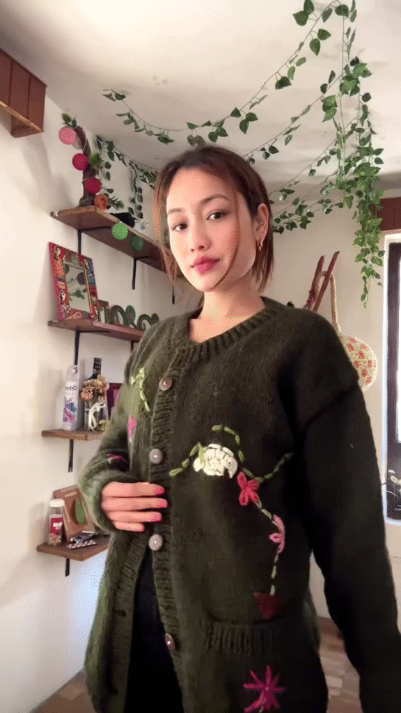 Floral Embroidered Knit Cardigan 🌿🧥 – Dark Green Layer Styled with Black Pants & Brown Boots - Photo 6
