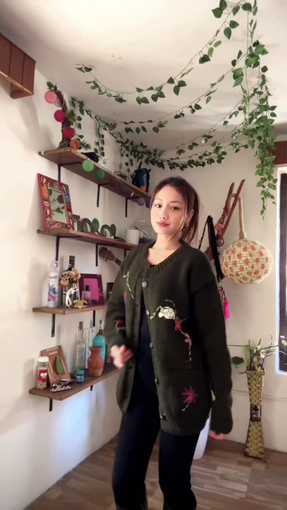 Floral Embroidered Knit Cardigan 🌿🧥 – Dark Green Layer Styled with Black Pants & Brown Boots - Photo 7