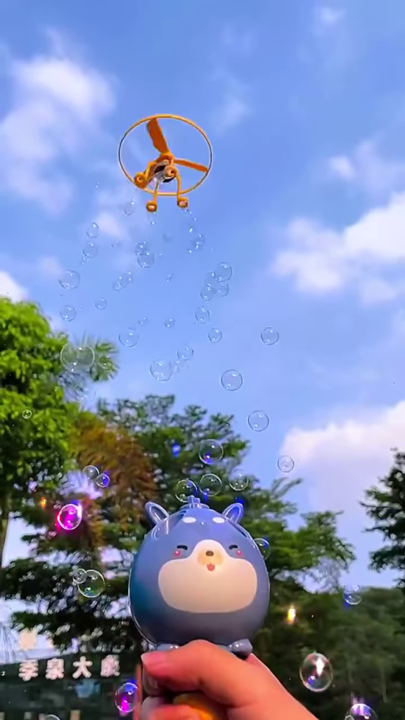 Flying Bubble Launcher Toy – Cute Animal Design with Rotating Propeller - Photo 2