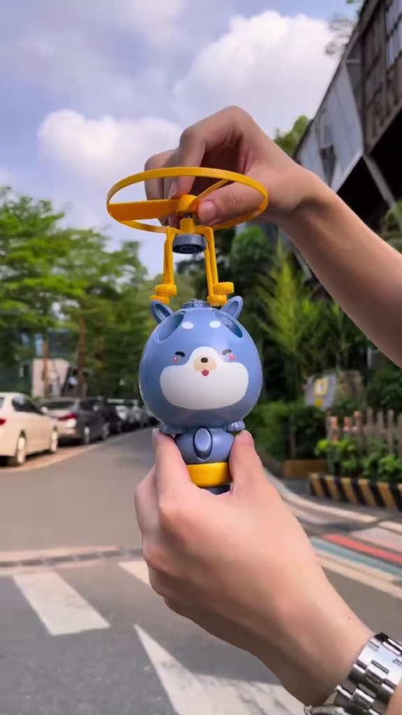 Flying Bubble Launcher Toy – Cute Animal Design with Rotating Propeller - Photo 3