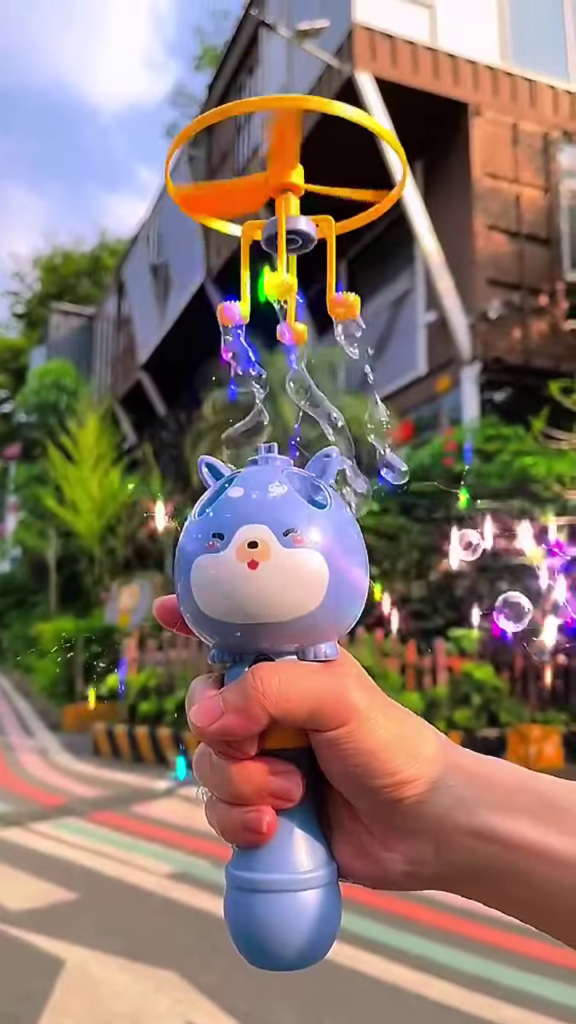 Flying Bubble Launcher Toy – Cute Animal Design with Rotating Propeller - Photo 4