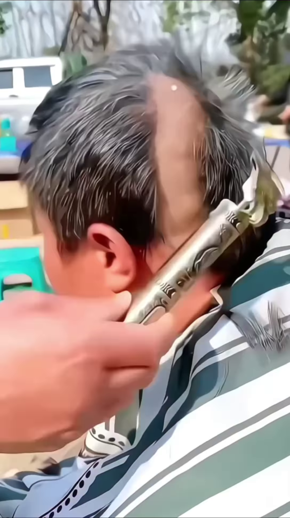 ✨ PrecisionPro  Gold Detail Trimmer – Style in Every Stroke - Photo 2