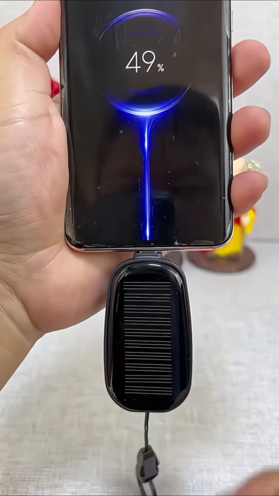 Compact Solar Powered Mobile Device Charger - Portable Energy Solution for Smartphones - Photo 1