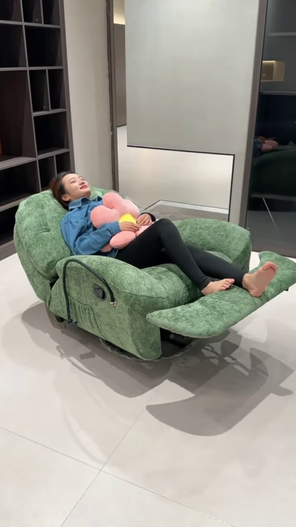 Comfortable Electric Power Lift Recliner Chair - Plush Fabric for Elderly and Mobility Assistance - Photo 1