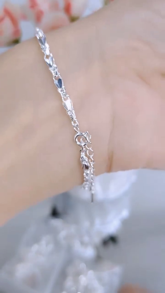 Elegant Sterling Silver Floral Link Bracelet with Intricate Openwork Design - Photo 3