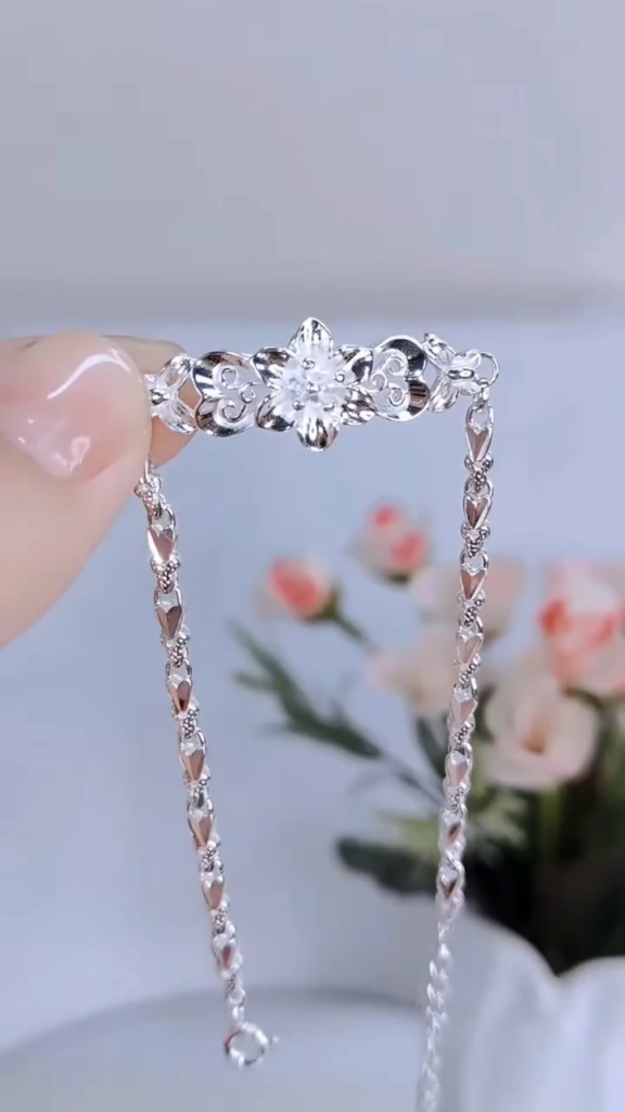 Elegant Sterling Silver Floral Link Bracelet with Intricate Openwork Design - Photo 2