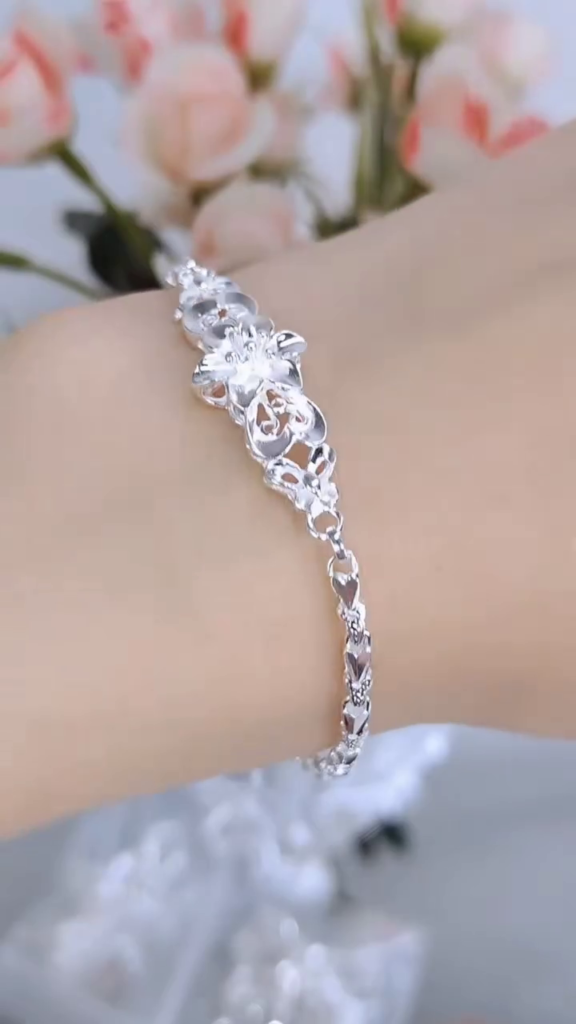 Elegant Sterling Silver Floral Link Bracelet with Intricate Openwork Design - Photo 1