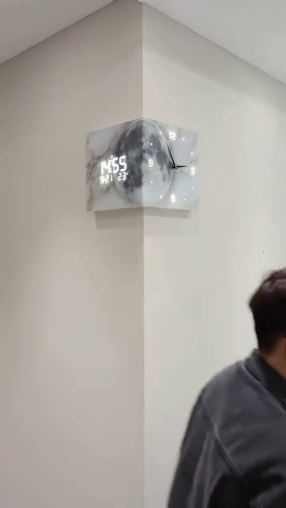 Modern Multifunctional Digital and Analog Wall Clock with Temperature and Humidity Display - Photo 2