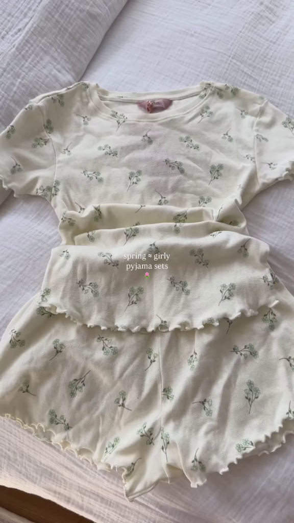 Soft Floral Print Women's Short Pajama Set with Ruffle Hem Details - Photo 1