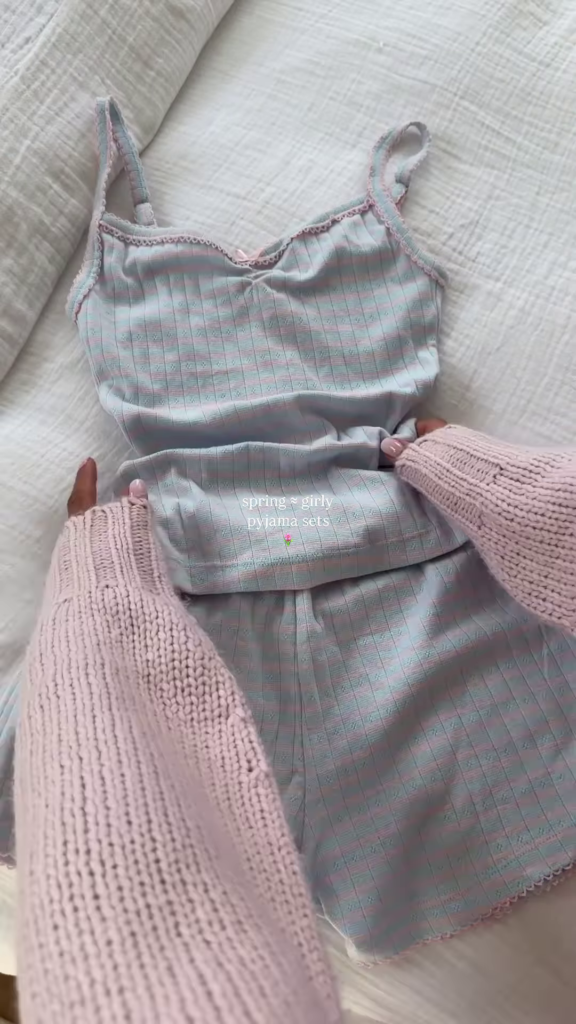 Soft Floral Print Women's Short Pajama Set with Ruffle Hem Details - Photo 2