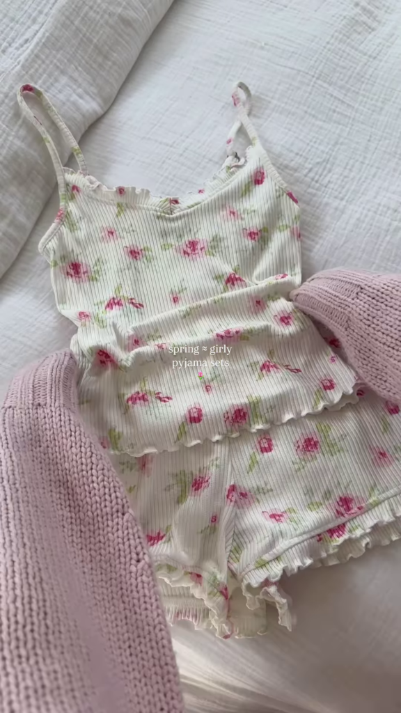 Soft Floral Print Women's Short Pajama Set with Ruffle Hem Details - Photo 3