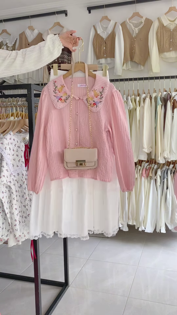 Charming Women's Embroidered Blouse and Layered Tulle Skirt Outfit with Crossbody Bag - Photo 5