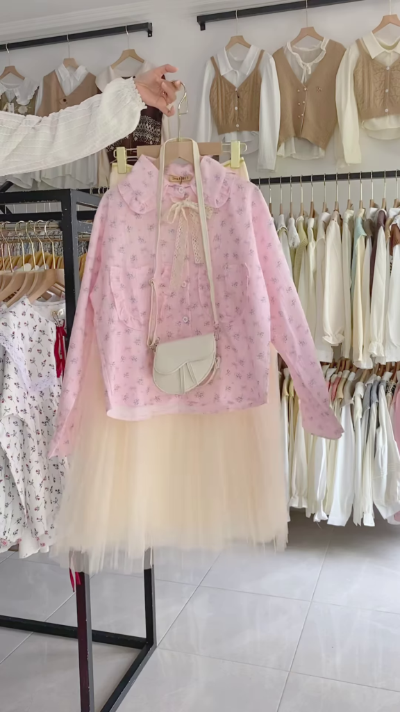 Charming Women's Embroidered Blouse and Layered Tulle Skirt Outfit with Crossbody Bag - Photo 3