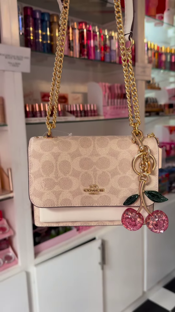 Elegant Designer Crossbody Bag with Signature Pattern and Chain Strap - Photo 1