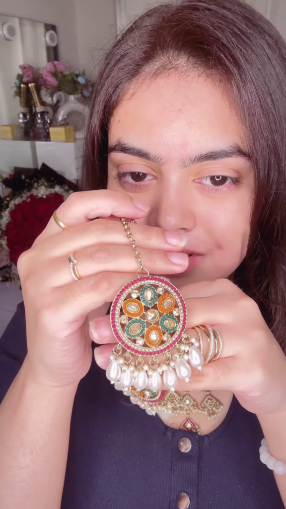 Stunning Kundan Necklace Set with Intricate Gemstone Detailing and Pearl Drops - Photo 2