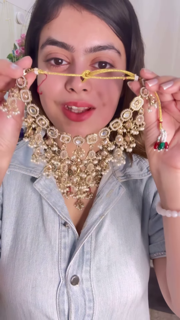 Exquisite Kundan Choker Necklace with Intricate Detailing and Pearl Drops - Photo 2