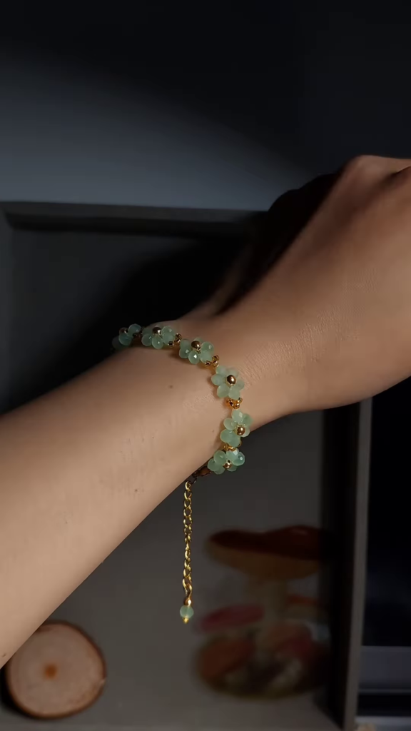 Delicate Light Green Gemstone and Gold-Toned Floral Bracelet for Women - Photo 1