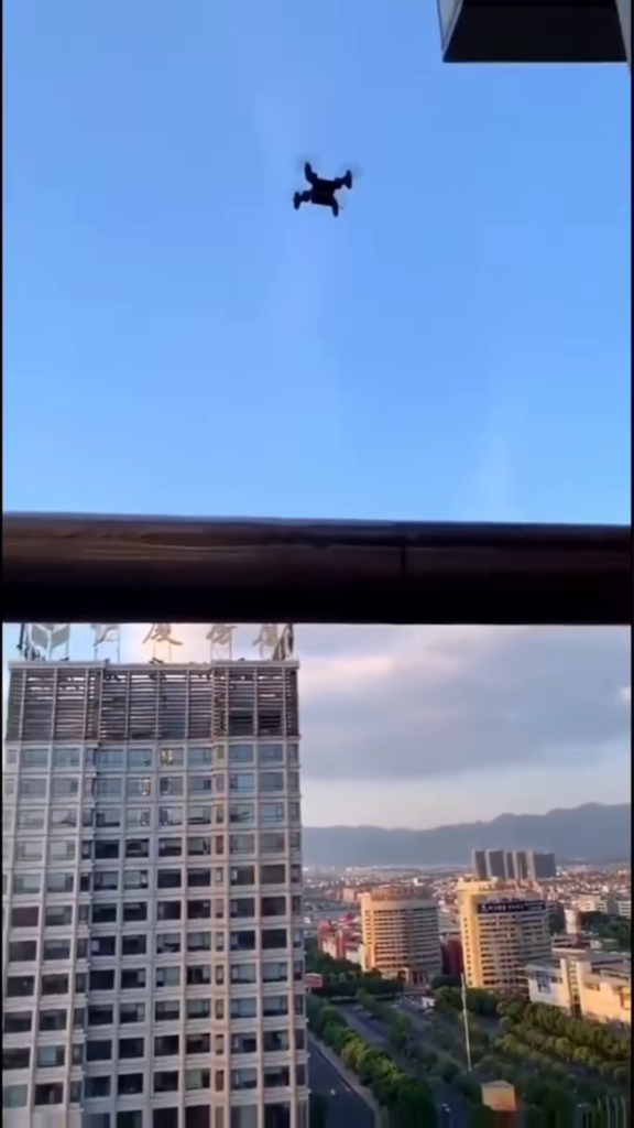 Mini Foldable Drone with Camera Controlled by Smartphone - Portable and Easy to Use - Photo 3