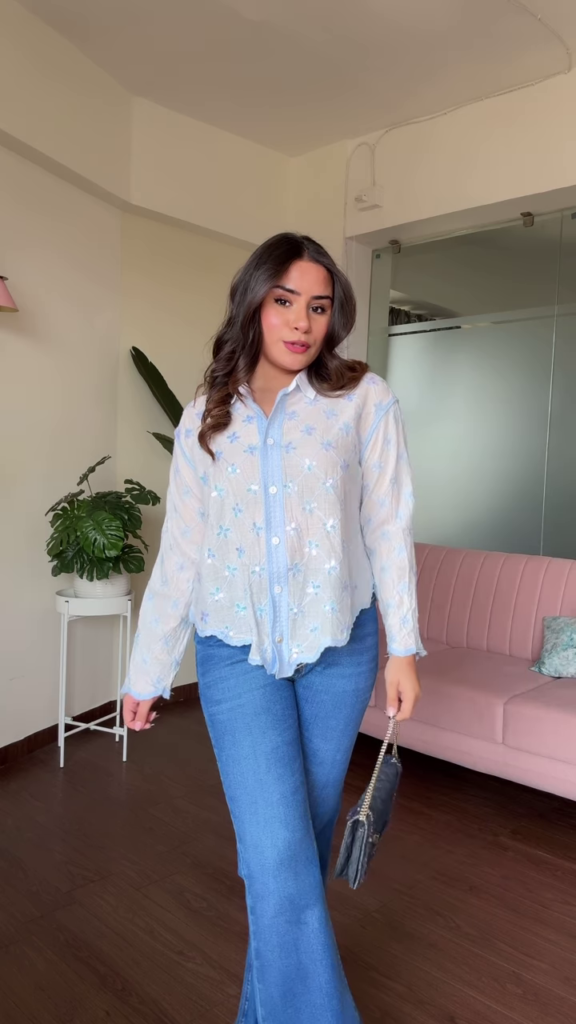 Stylish Women's Ombre Embroidered Top with Ruffle Details and Wide-Leg Jeans - Photo 3
