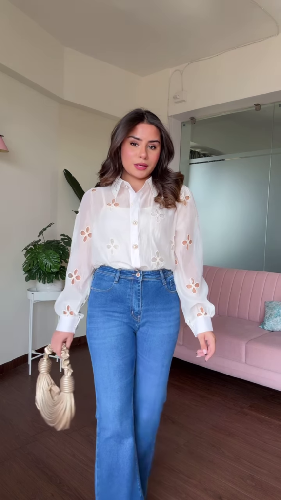 Stylish Women's Ombre Embroidered Top with Ruffle Details and Wide-Leg Jeans - Photo 5