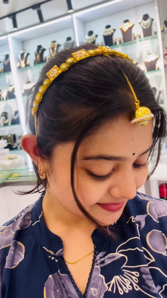 Elegant Gold-Toned Matha Patti with Kundan and Pearl Detailing for Women - Photo 1
