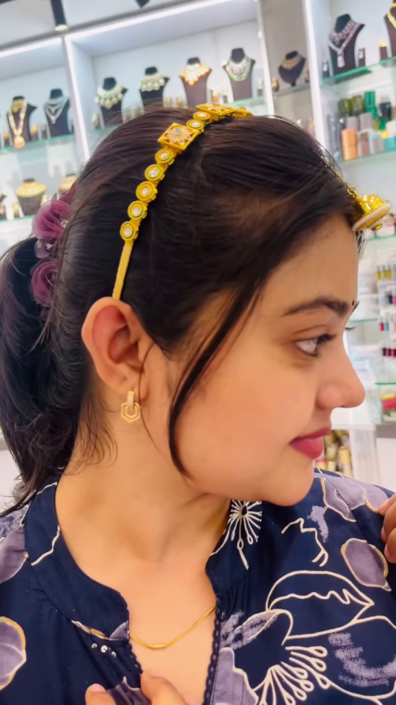 Elegant Gold-Toned Matha Patti with Kundan and Pearl Detailing for Women - Photo 4