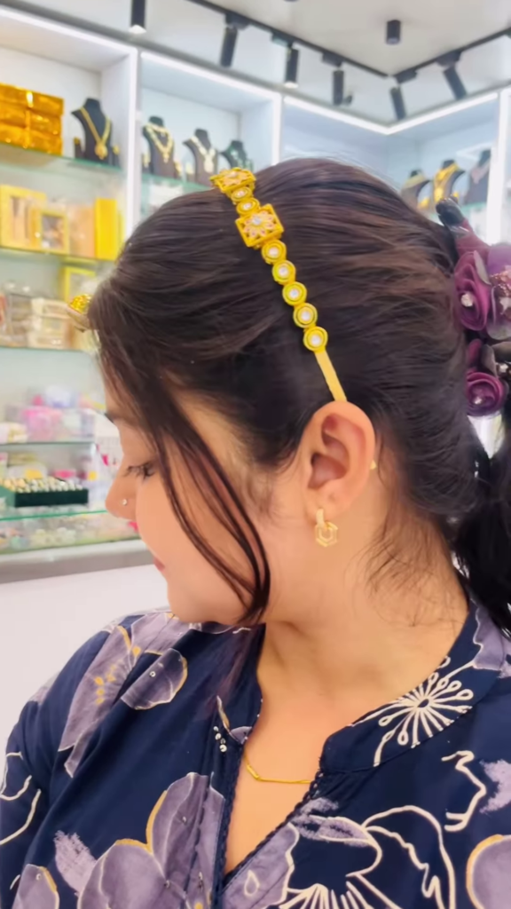 Elegant Gold-Toned Matha Patti with Kundan and Pearl Detailing for Women - Photo 3