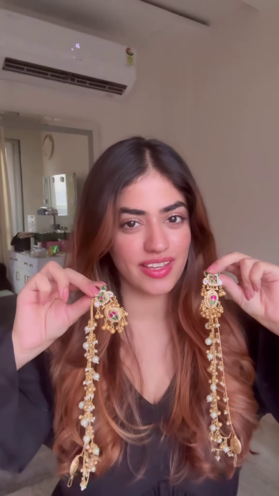 Elegant Gold-Toned Ear Chain (Kaan Chain/Mattal) with Kundan and Pearl Drops - Photo 4
