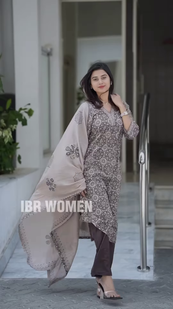 Elegant Printed Kurta Set with Coordinating Dupatta and Solid Pants - Photo 4