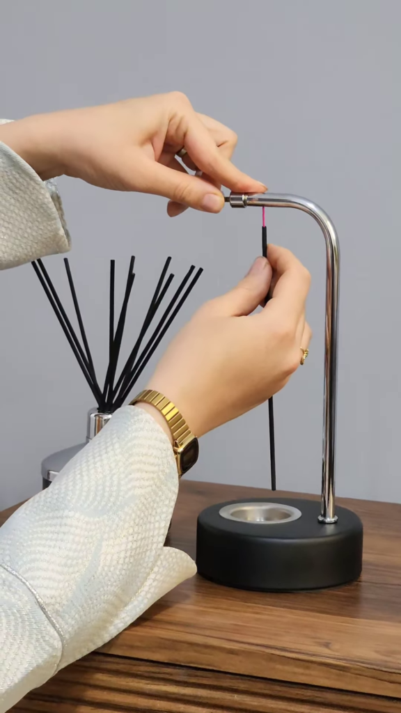 Modern Dual Fragrance Set: Reed Diffuser and Candle Warmer Lamp - Photo 2