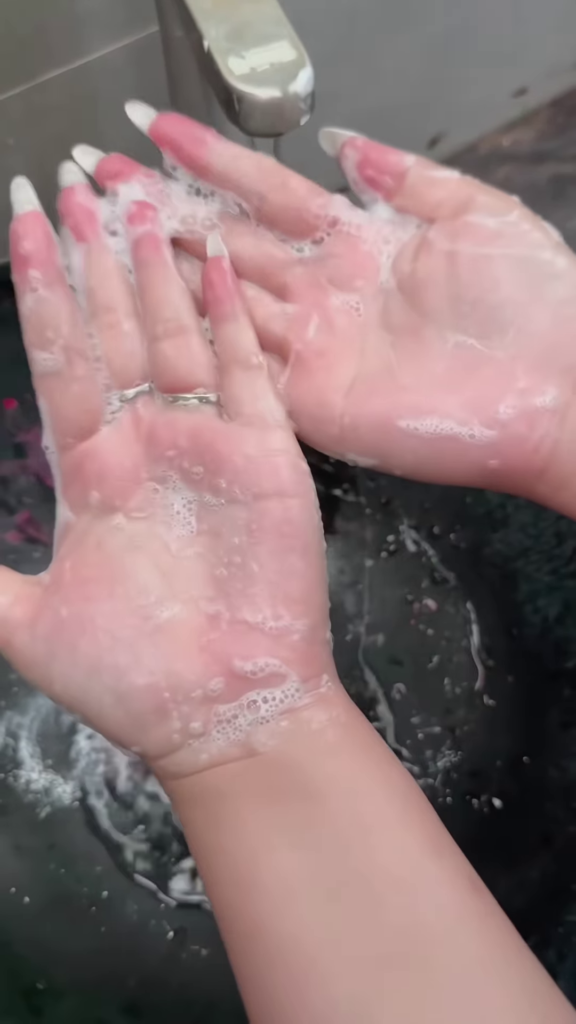 Convenient Disposable Paper Soap Sheets for Travel and On-the-Go Handwashing - Photo 2