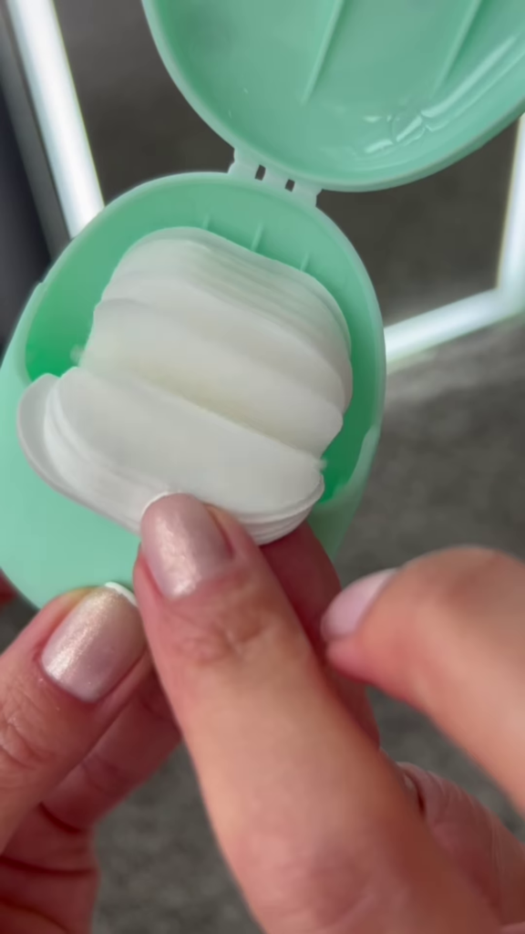 Convenient Disposable Paper Soap Sheets for Travel and On-the-Go Handwashing - Photo 3