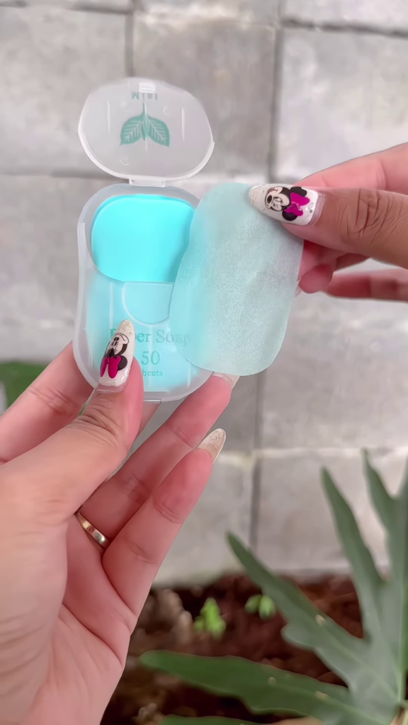 Convenient Disposable Paper Soap Sheets for Travel and On-the-Go Handwashing - Photo 4