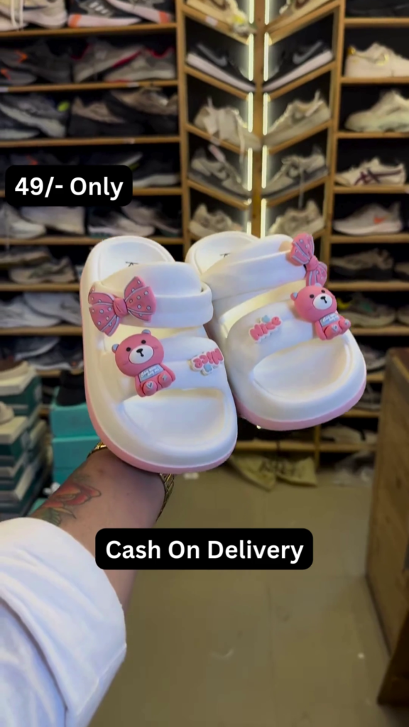 Cute White Kids' Slides with Pink Bear and Bow Accents - Photo 2