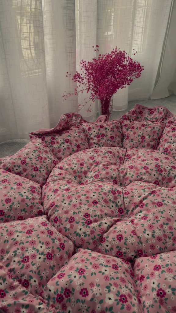 Cozy Baby Bouncer Seat with Floral Print and Hanging Toys - Photo 4