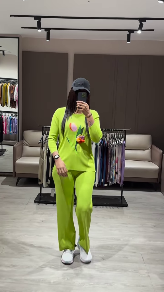 Vibrant Pink Knit Sweater and Wide-Leg Pants Lounge Set with Floral Appliqué - Photo 2