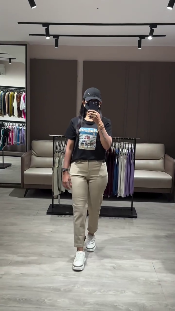 Casual Outfit: Graphic T-Shirt, Cropped Trousers, and Sneakers - Photo 2